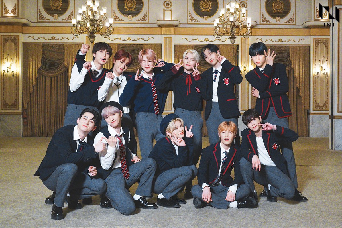 mun_INI_MINI's tweet photo. 最近INIのデビューした頃を懐古してるんだけど、今思い返してもMVも凄い予算感でしかもそれを２つも用意してもらって(今じゃ投票制とか考えられない)
衣装も全部可愛くて本当に大好きで大切なA期だったな🥲❤️
この頃から変わらずずーっと仲良しなINI☺️ https://t.co/DP502d1kyh