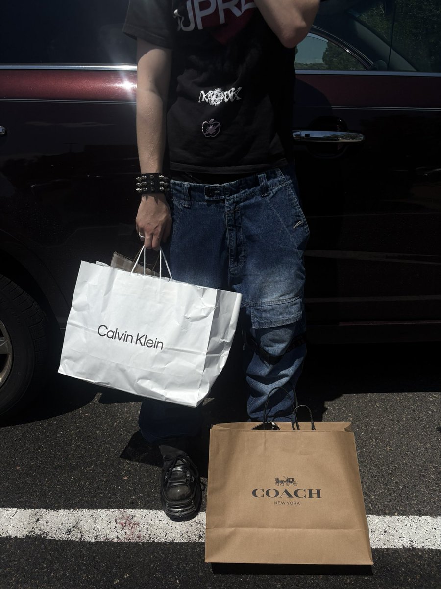 macceupnext's tweet photo. shopping spree
#supreme #marithéfrancoisgirbaud #newrocks #calvinklein #coach https://t.co/oqcTTa41po