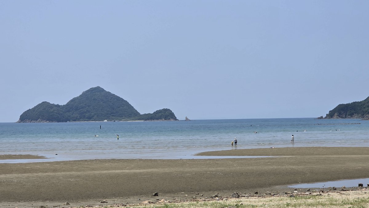 CodePixel_1101's tweet photo. おはようございます。
本日も快晴。絶好の海水浴日和です。
西広海岸は日本一の遠浅で家族連れにおすすめの海岸です。みなさんのお越しをお待ちしてます。【西広海岸臨時駐車場  海岸まで徒歩30秒】
#西広海岸 #和歌山県 #海水浴 #駐車場  #家族連れ #ファミリー  #広川ビーチ https://t.co/uCXPkRtnH3