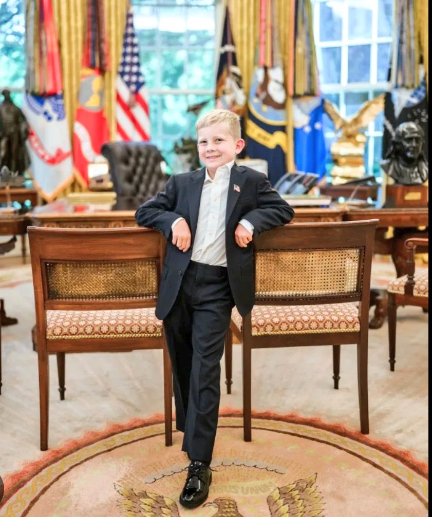 CattardSlim's tweet photo. @spencerpratt had a chance to confront Trump about the disaster funds Trump held back from California.

He could have fought for himself AND the people of California.

Instead he licked Trump's ass &amp; had his kid pose for pictures.

Spencer Pratt is a fraud! https://t.co/9wkO3z15X2