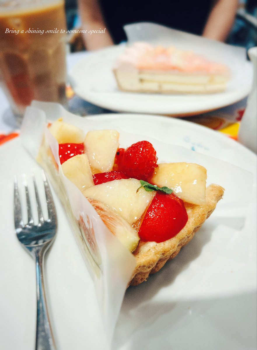 sflowers_y's tweet photo. 大切なお友だちと待ち合わせ

子どもたちが小さいとき
周りはママ友だらけだったけど
子どもが成人しても
繋がりの持ててる人は
ほんのひと握り

どんなときも
いつも寄り添って
支えてくれて
高めてくれてありがとう

これからも
ずっとずっとよろしくね

出逢いに感謝 *ˊᵕˋ*

#グランフロント大阪 https://t.co/zc65XSB4La