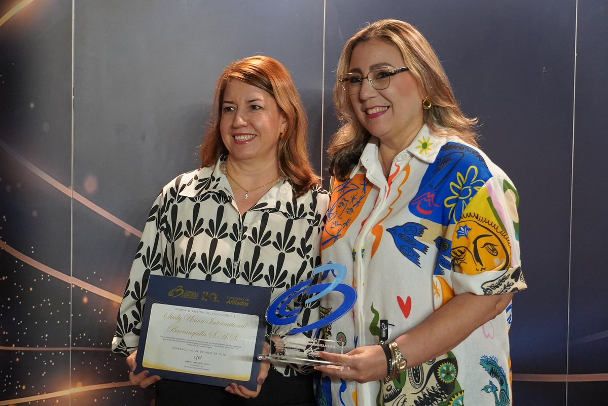 Camarabaq's tweet photo. ✨ Esta noche celebramos trayectorias, pero sobre todo celebramos personas.

Personas que decidieron creer en Barranquilla, generar empleo, superar desafíos y construir empresas que hoy inspiran a nuevas generaciones.

💙 Gracias a cada empresario, colaborador y familia que hace parte de esta historia. Sigamos construyendo, juntos, un Atlántico con más oportunidades, competitividad y prosperidad.