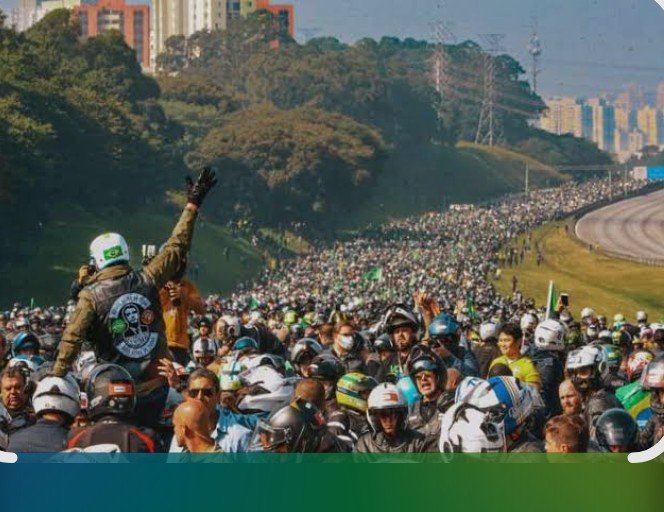 alemaoconstruto's tweet photo. @YuriBrasil3003 Isso é uma multidão meu caro, entenda vc é insignificante @RenanSantosMBL https://t.co/zoCa4ElAqG