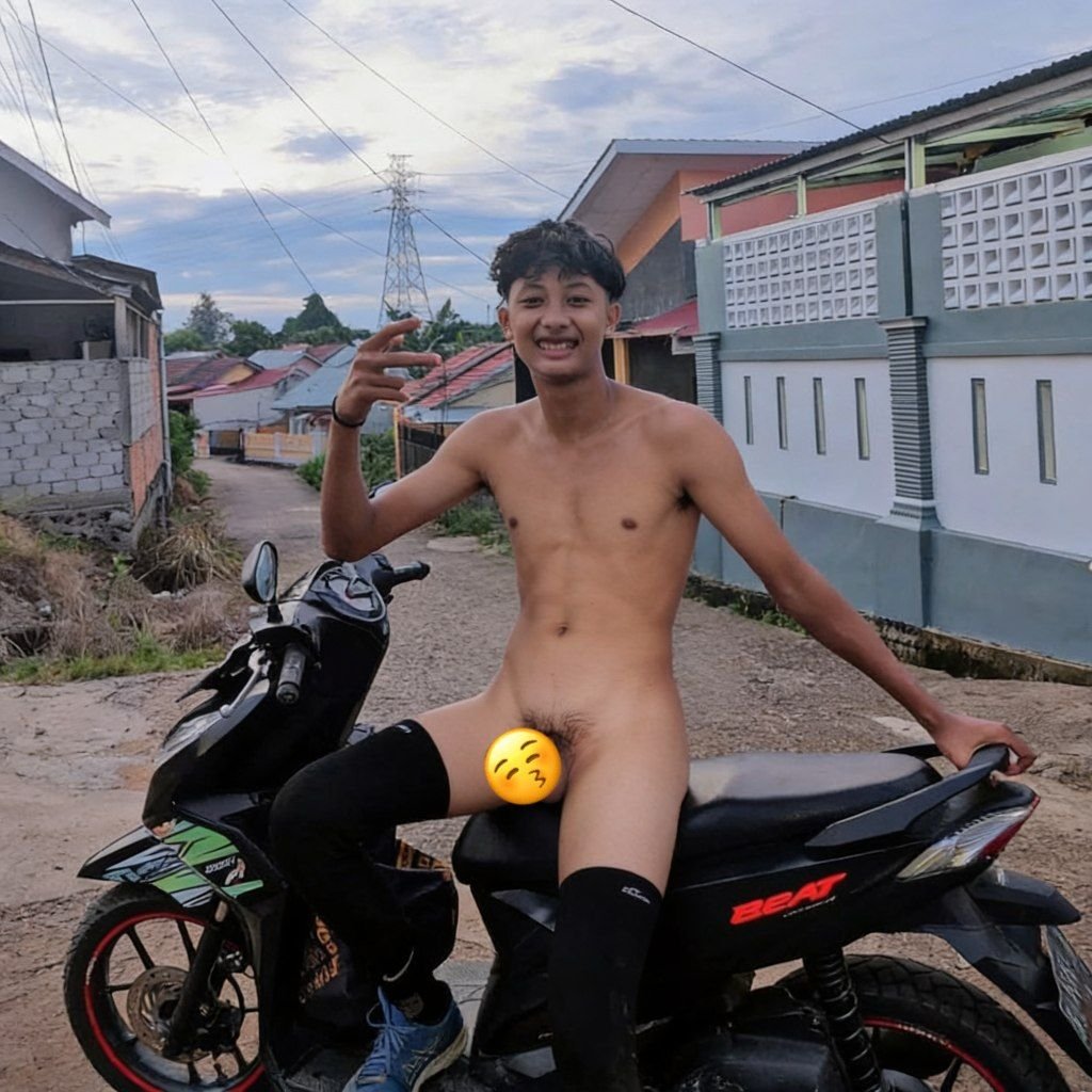 Ericothynias's tweet photo. Cogan ekshib abis main futsal.
.
.
Jgn lupa follow akun baru dan cek bio 👏🏻 https://t.co/FgGItZzK1d