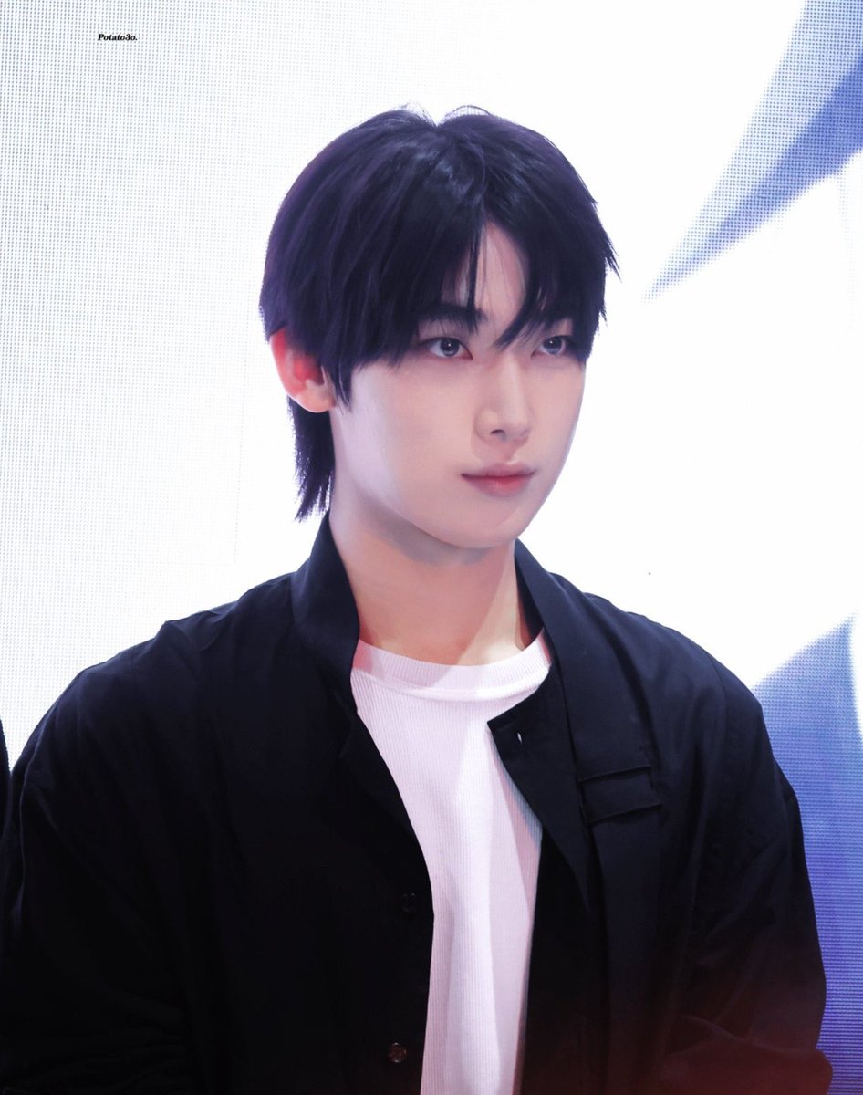 hoonkiepie's tweet photo. sunoo: im having eyebrow surgery
sunghoon: i know
*after surgery sunoo wakes up and only the doctor is there*
sunoo: where is sunghoon?
doctor: who do you think gave you the eyebrows https://t.co/zh0A5pIwyu
