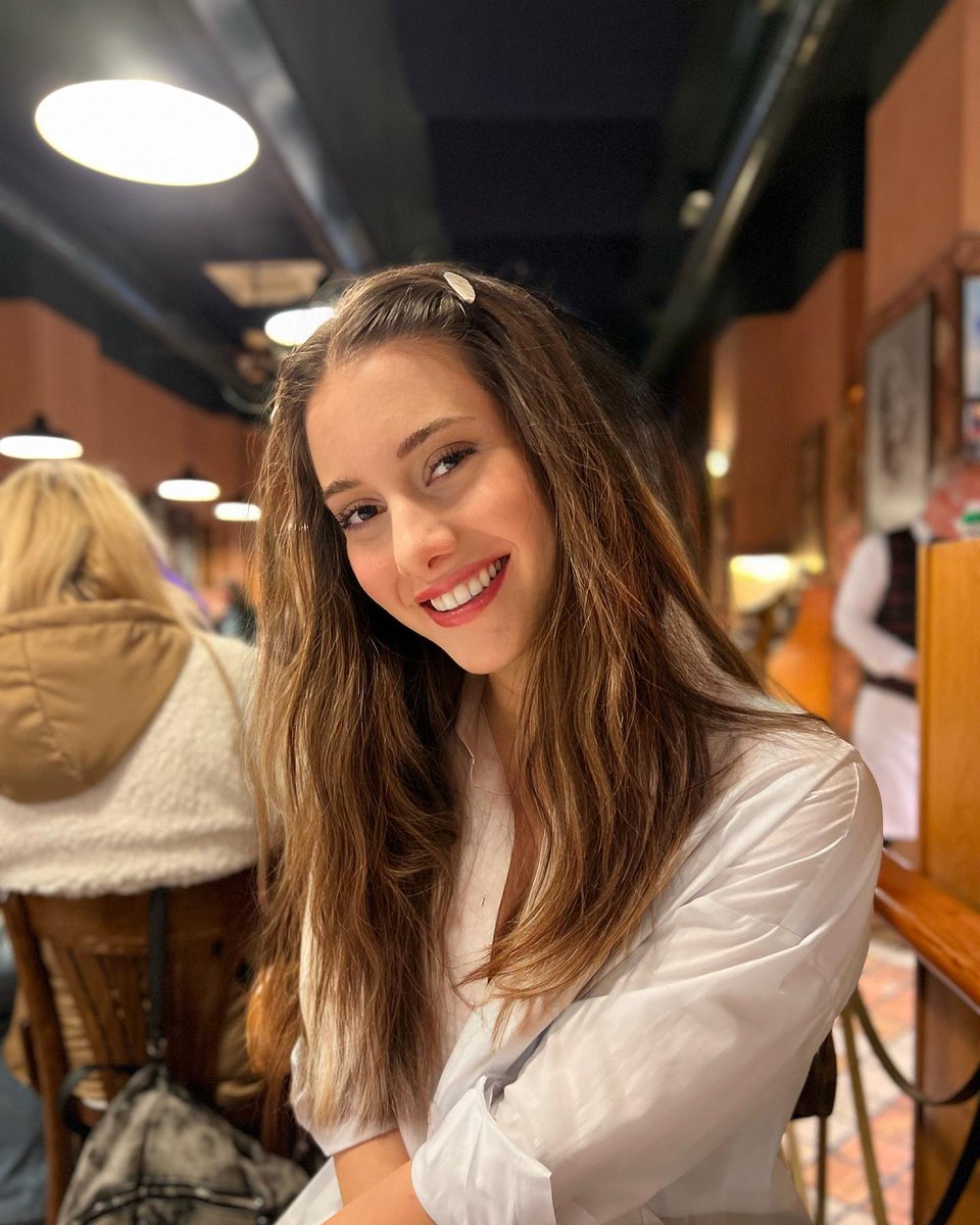 Telefuturo's tweet photo. 💜 Amamos la sonrisa de Suna.
⏰ #ElChicodeOroPy | Lunes a Viernes 21:00 hs. por #TelefuturoPy https://t.co/0pnWAoCudc