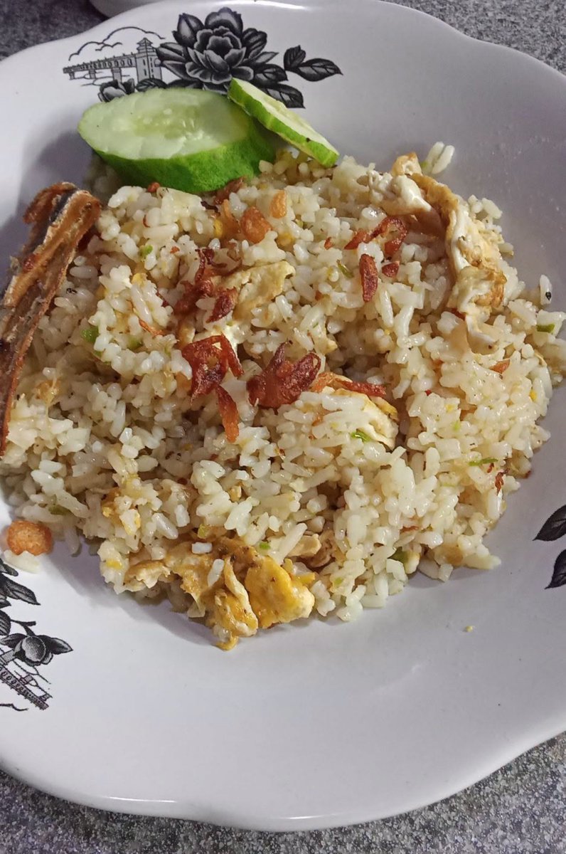yogiekap's tweet photo. Kenapa dinamakan nasi goreng ? https://t.co/fdnSswrNeL