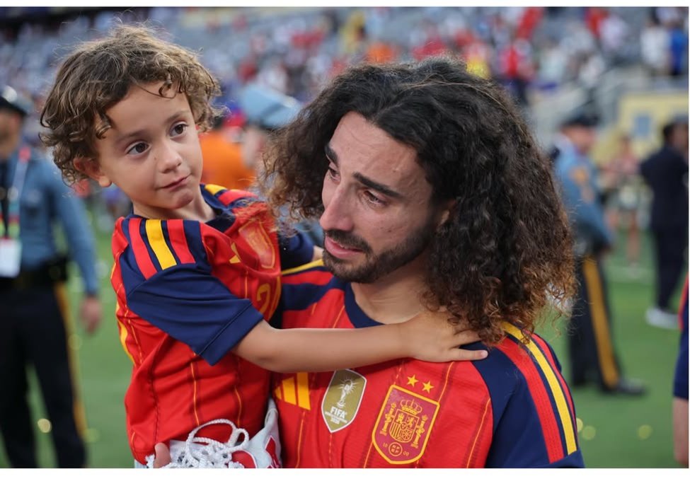 ZaiaDiaries's tweet photo. Cucurella having special moments with family after World Cup final 💕 https://t.co/l4SBOFiwRg