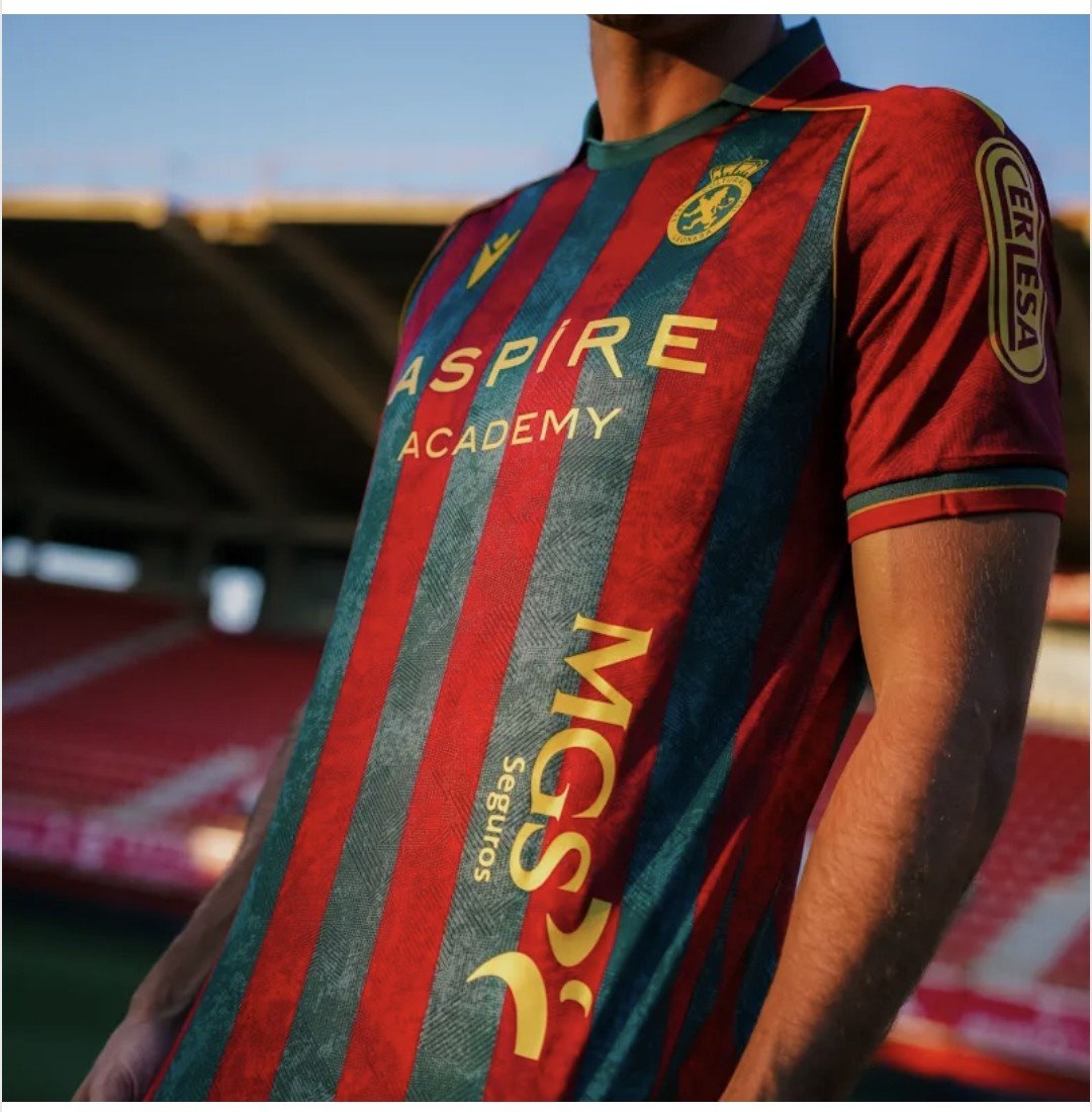 sidrudelgado's tweet photo. La Cultu esti añu tresna los colores roxu y verde del podere conceyil na segunda equipación, que xuntu al brancu del fondu la bandeira del País Llïonés del primer equipamientu, facen del equipu'l miyore representante deportivu la nación llïonesa. 
#leonesp #Zamora #Salamanca https://t.co/n4UnHOvjjj
