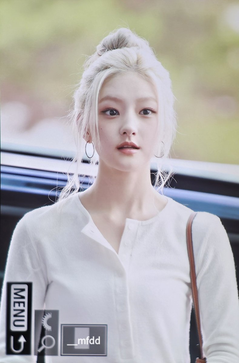 __mfdd's tweet photo. Haneul

260725

ICN Airport

#하늘
#HANEUL
#kissoflife https://t.co/ybhoVpvPOv