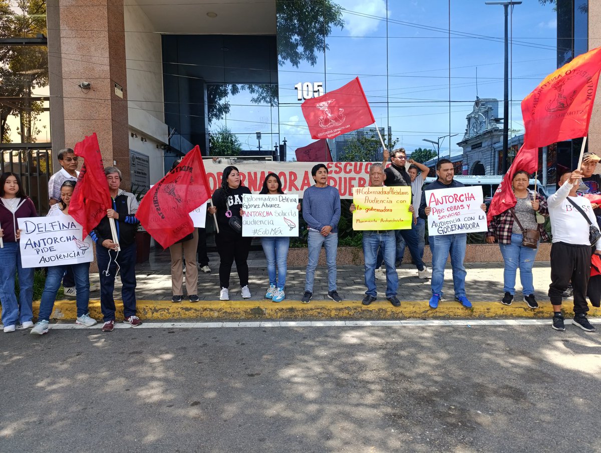 HortensMeza's tweet photo. #DelfinaNoResuelve
Son ya casi tres años son atención a los campesinos de Valle de Toluca https://t.co/STTriOhwnv