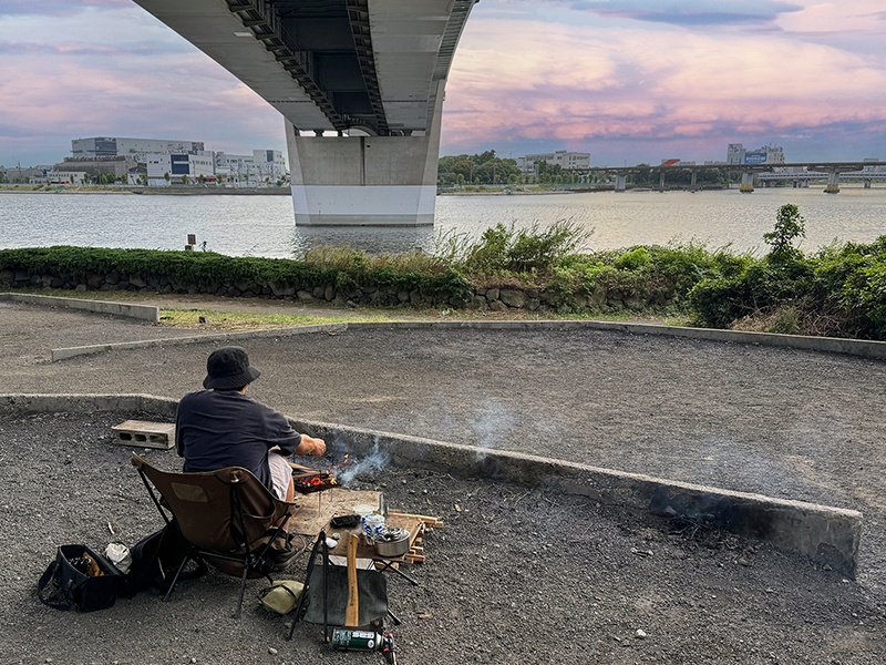 Okudaist's tweet photo. 少し遅くなりましたが、今日は『宇宙日本世田谷』の29周年記念日です。以前、表紙の撮影が行われた場所を見つけたと思います🌌🗾 #fishmans

場所：東海ふ頭公園 バーベキュー可能エリア https://t.co/RJAwIhiHqg