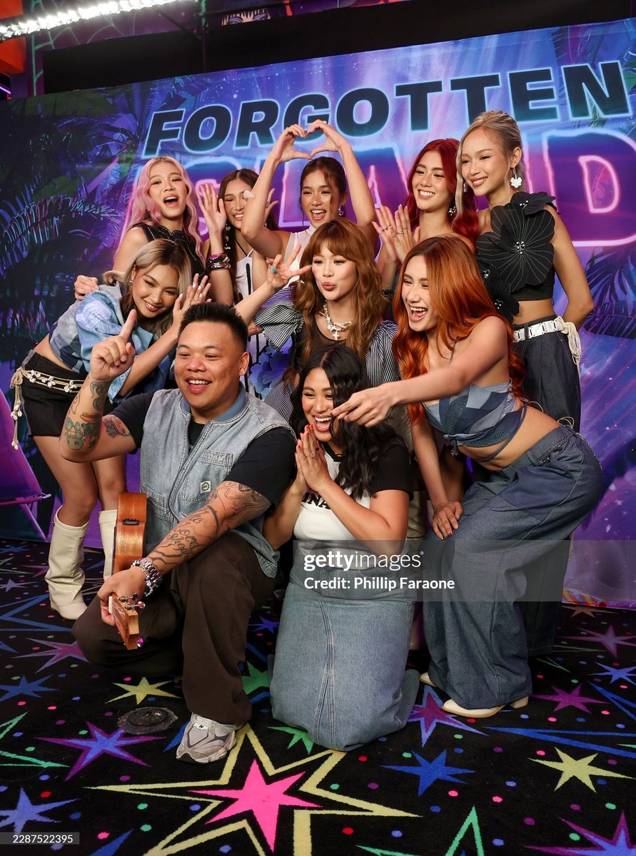 binicrave's tweet photo. LOOK: BINI spotted with Filipino-American singer song writter AJ Rafael he is known for his popular songs ‘Without You and We Could Happen’ 

📸: getty images: Phillip Faraone

BINI GOES TO COMIC CON

#BINI_AParallelWorld
#BINIxForgottenIsland
#BINI @BINI_ph https://t.co/GiHhgyN8ON