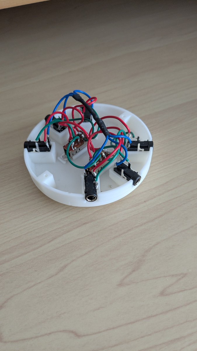 satodesign2222's tweet photo. 最近作った電子工作品
キットと自作のオーディオセレクター https://t.co/FC5Jl1XhqP
