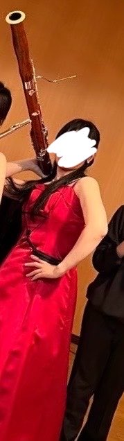 5kt70's tweet photo. 大学の同窓会アカウントで出演者紹介されたんだけど、候補の4枚の中から赤が選ばれた🥳
程よくふざけたやつで良かった〜(笑) https://t.co/eiqPdT3DSI