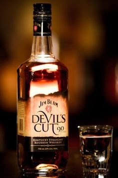 saharanqueen's tweet photo. Nyx is slowly nursing a bottle of whiskey.

 The Feral mutant might share if ya ask nicely. https://t.co/XMF81UO5JR