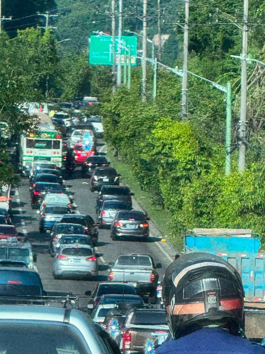 Mivanr74's tweet photo. Señor Ministro @RomeoHerrera1 hasta cuando pondrán la nueva pasarela!!!
En carretera a Comalapa en frente de la gasolinera Uno Santorini y en frente de la terminal de sur??
Hasta cuando tenemos que aguantar esta situación de tráfico en este tramo de la carretera @nayibbukele https://t.co/sopZwCGCW9