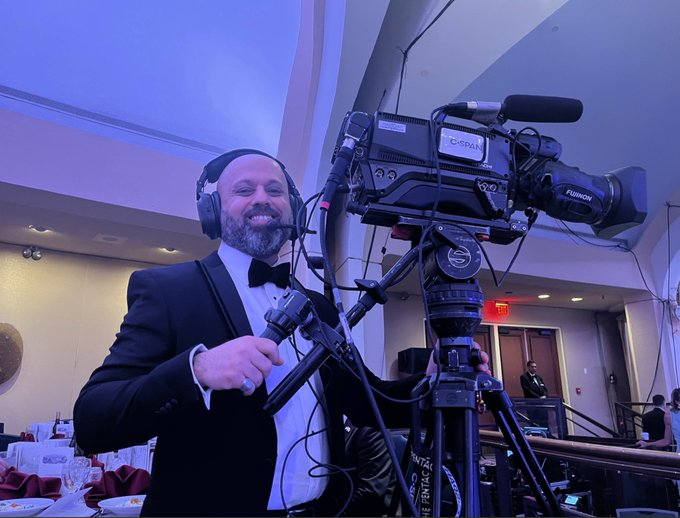 HowardMortman's tweet photo. C-SPAN photog Mo (Mohaimen Aljasheme @mohaeman_najm )

1)  On the left: in April at the beginning of the first White House Correspondents'  dinner;
- and -
(2) on the right: tonight at the beginning of the second @whca dinner https://t.co/wLjUd3TTDP