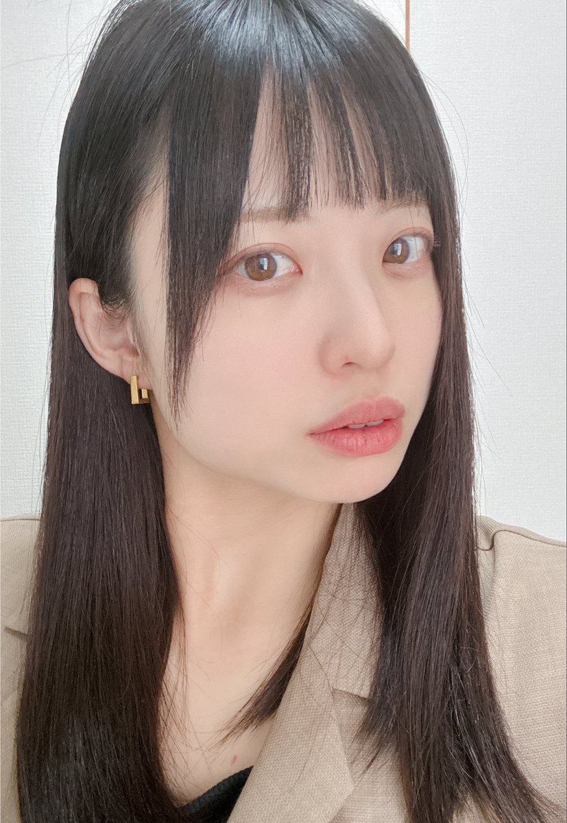 chasonouta's tweet photo. メイクと髪型（と年齢と加工）で印象は変わる https://t.co/wBY0xom4VF