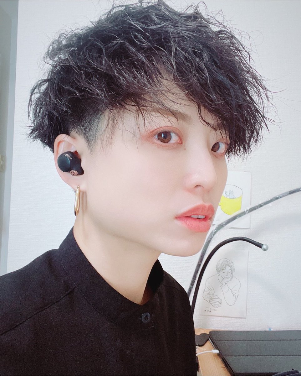 chasonouta's tweet photo. メイクと髪型（と年齢と加工）で印象は変わる https://t.co/wBY0xom4VF