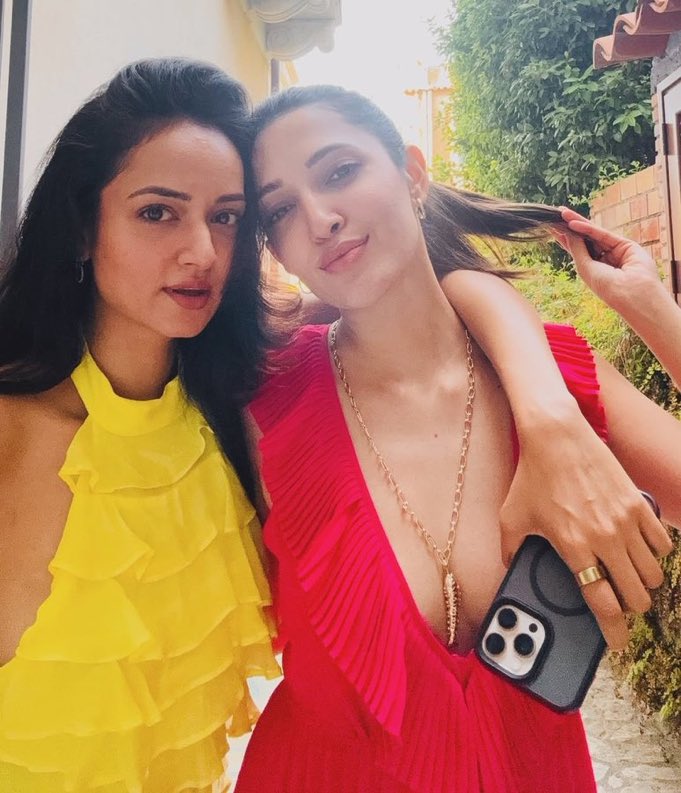 CinemaChay's tweet photo. Uff Neha shetty 🥵🥵🥶🥶 bebe 
#NehaShetty https://t.co/kIqR9L04Lz
