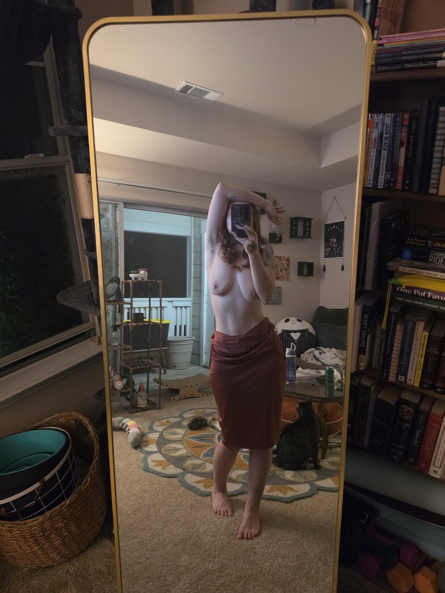 itsLucyLawrence's tweet photo. cum &amp; smoke with me :) https://t.co/8W0IWzp2n2