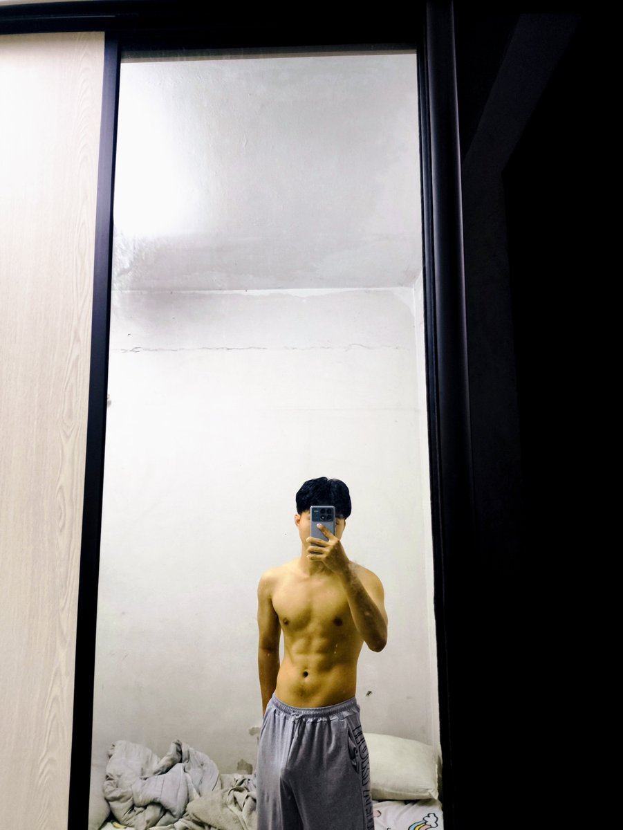 Iz_weirdo's tweet photo. Grey is always the best😋🫣😛 https://t.co/HlYK7eLGnV