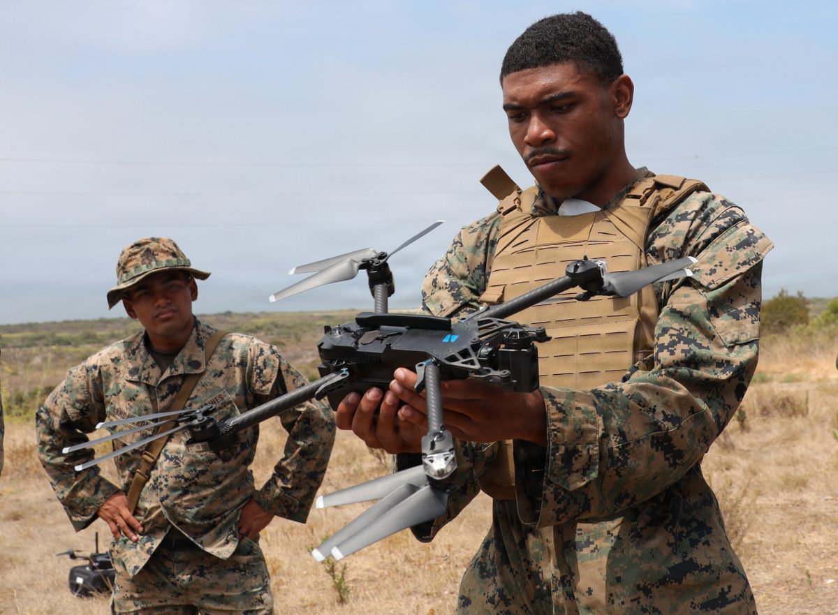 USMC's tweet photo. #Marines with the 9th Communication Battalion, @1stMEF Information Group, observe the Skydio X2D small unmanned aircraft system at Marine Corps Base Camp Pendleton, California. 

The battalion integrated a patrol with sUAS operations, simulating a realistic scenario for defense against enemy intelligence gathering through reconnaissance, surveillance and signature analysis. 

#USMC #SemperFidelis #