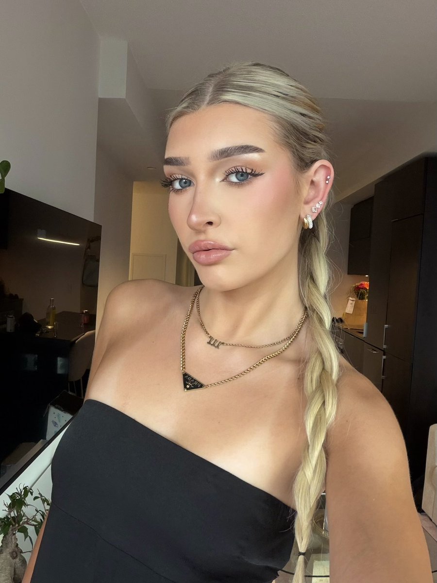bratzdolllchloe's tweet photo. 🧝🏼‍♀️ https://t.co/PmOne7U1tq