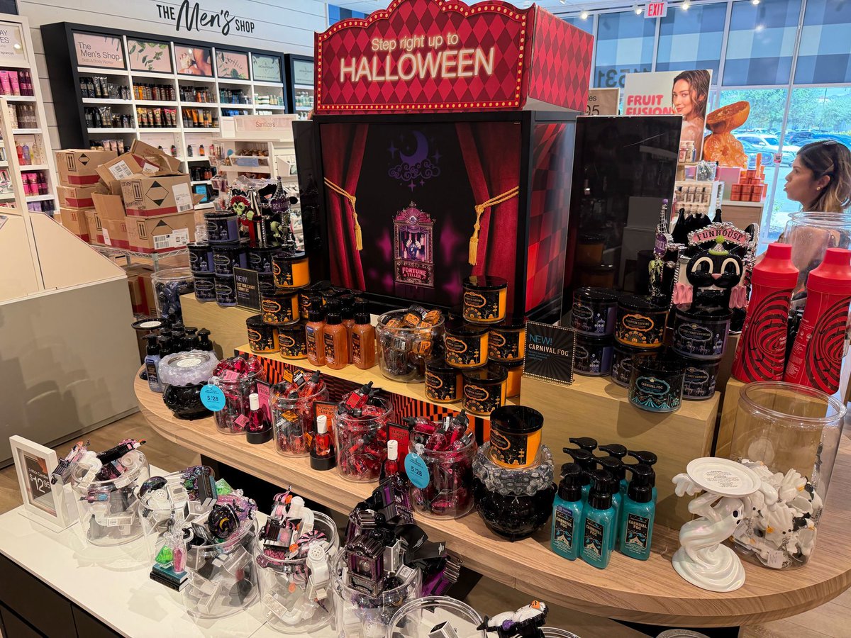 Attractions's tweet photo. If you like the smell of the fog at Halloween Horror Nights, you may like the Carnival Fog scent at Bath and Body Works, if you can find it in stock.￼ https://t.co/WZNGQfuN3f