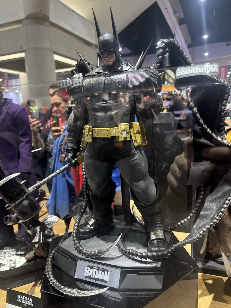 Ssnyder1835's tweet photo. Absolute Batman prototype by @collectsideshow - amazing! https://t.co/ojdgIvxuD8
