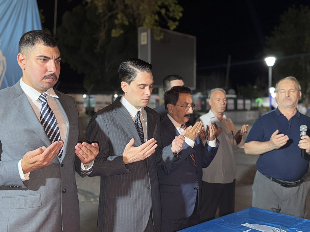 burakkilictc's tweet photo. Yirmi yıllık hasret sona ermiş, Dikili ilçemiz yeniden Ülkü Ocaklarına kavuşmuştur.

Ülkü Ocakları Dikili İlçe Başkanlığı’na Berkay İmamoğlu atanmıştır. Camiamıza ve kendisine hayırlı olmasını dilerim.

Bu süreçte emeği geçen bütün dava arkadaşlarıma ve geçmiş dönemlerde Ülkü Ocakları Dikili İlçe Başkanlığımıza emek veren ülküdaşlarımıza teşekkür ederim.