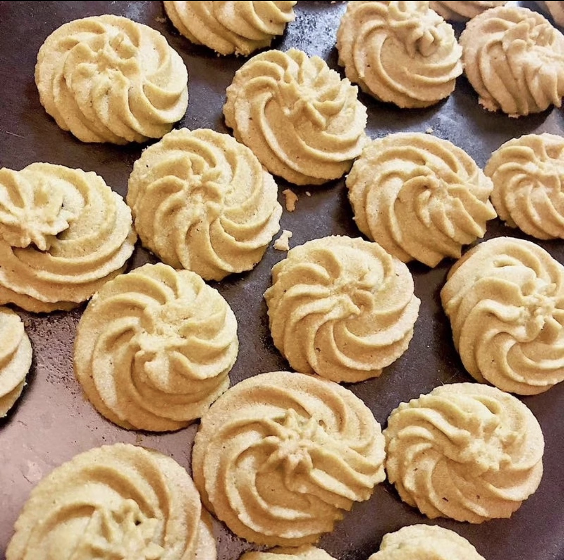 LahiffMarc's tweet photo. Just turned out these buttery mini cookies from my new kitchen kit! The smell in the air + warm soft center = perfect cozy evening https://t.co/5gHAHXlsKF