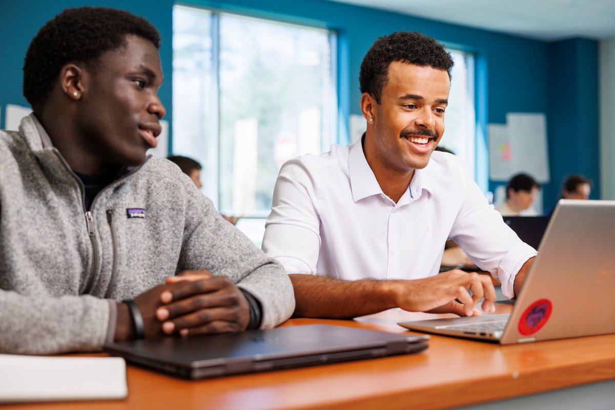 EndicottCollege's tweet photo. At Endicott College, every classroom is a place to explore new ideas, build meaningful connections, and turn knowledge into action.📚 

#ThisisEndicott https://t.co/SSQ2H63aXn