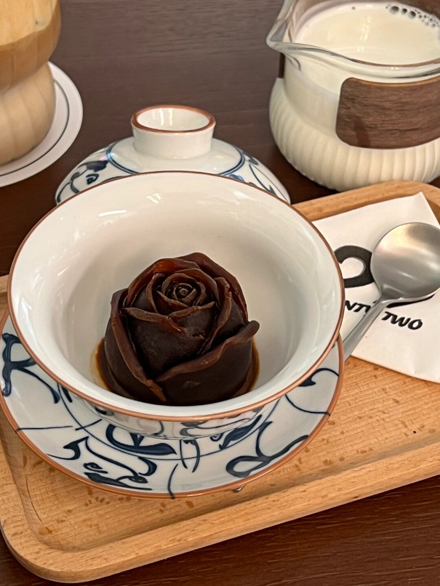 Khaiyusof83's tweet photo. Missing the way you hum off-key in the kitchen. But even 300 miles apart, this coffee mug I bought you still fits in your hand. Distance can’t break the little stuff. https://t.co/HPOpCKtONy
