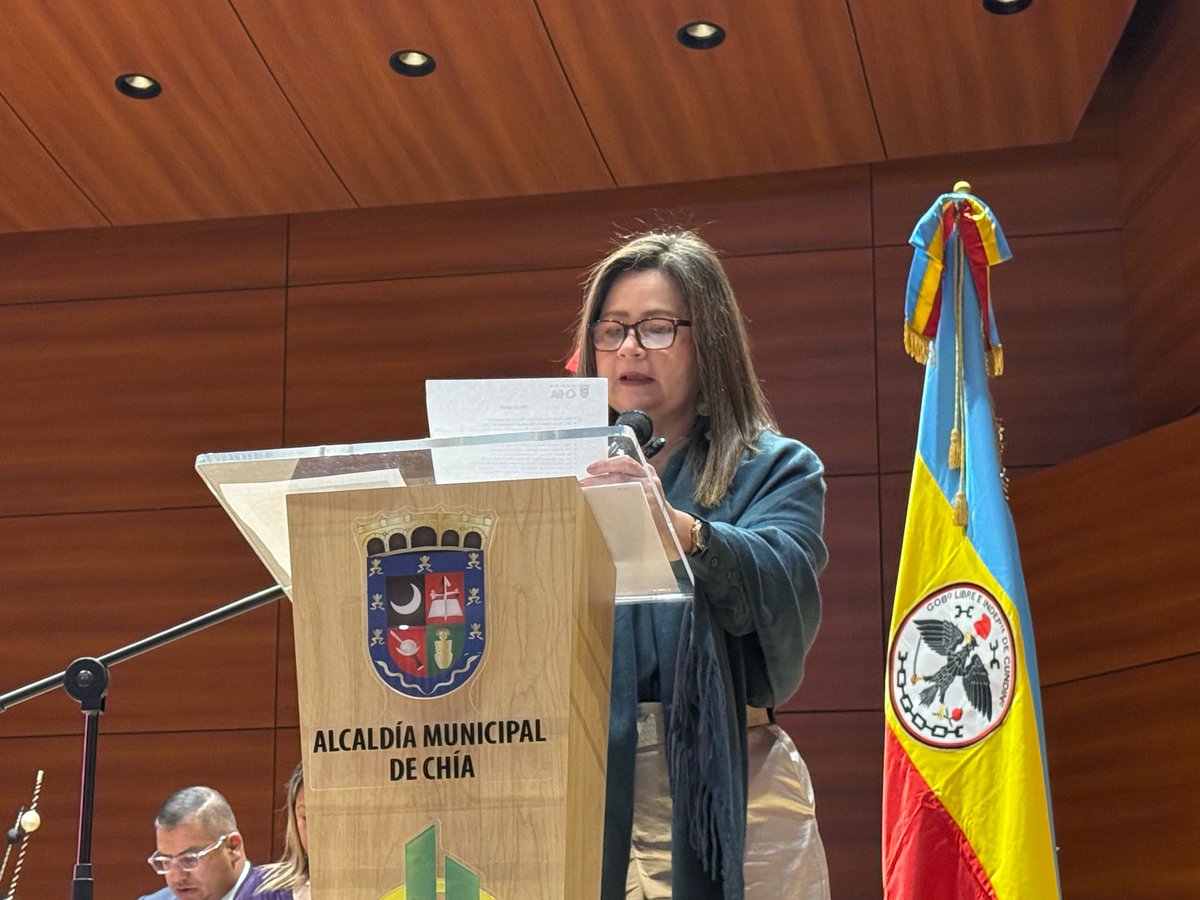 MovilidadCundi's tweet photo. 🙋‍♀️🚍Participamos en el II Foro #MujeresAlVolante, organizado por @AlcaldiaChia, un espacio que reafirma el compromiso del Gobierno Nacional y los territorios con una movilidad más equitativa, incluyente y con enfoque de género.

La jornada contó con la participación de la Ministra de Transporte, @maferojas , y de destacadas mujeres líderes del sector, quienes compartieron experiencias que demuestran el papel transformador de la mujer en la movilidad. Este proyecto busca impulsar más oportunidades y fortalecer su participación en el transporte para construir un sector cada vez más diverso, seguro e incluyente.