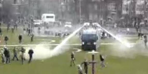 ODILEderaies's tweet photo. @BFMTV On sait que l'urgence urgente était d'acheter 90 centaures et autres blindés dès 2021 qui ont servis à mater les manifestations de #pompiers. Peut être que les canons à eau pourrait servir à quelque chose de positif maintenant ??
#incendies #gironde #bordeaux #lacanau https://t.co/3TWUnyCLZ5