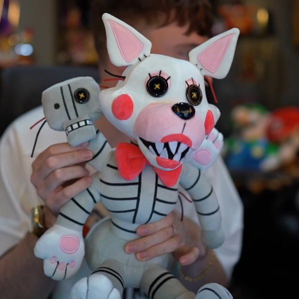 yanval0612's tweet photo. First look at Hex's upcoming Sitting Mangle plush

What do you think🤔 
(Via: DawkoLIVE)
#fnaf #fivenightsatfreddys https://t.co/kXKDPokTMN