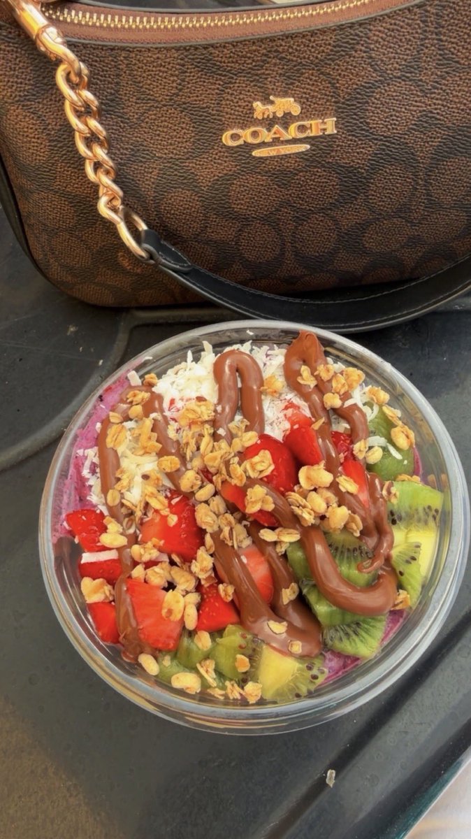 willownoxo's tweet photo. romanticizing errands one meal at a time https://t.co/7KLgv1MmOZ