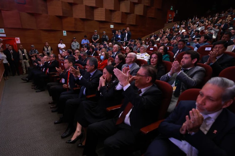 MinjusDH_Peru's tweet photo. #NotaInformativa 📄 | ¡200 años trabajando por la justicia y los derechos humanos! 🙌🏼 Hoy, el ministro Luis Jiménez Borra, lideró la ceremonia conmemorativa del Bicentenario del MINJUSDH. 
✅ En esta actividad, se destacó la labor en pro del ordenamiento jurídico, el acceso a la justicia y la defensa de los derechos de los más vulnerables. #MINJUSDH200Años