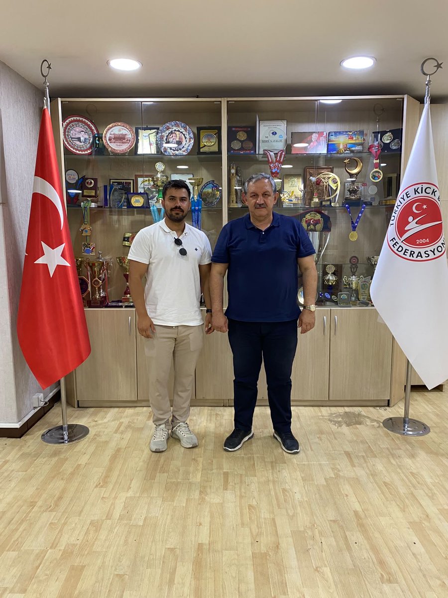 salimkayici's tweet photo. Aksaray ili Antrenörlerimizden Kadir Sever ziyaretimize gelmiştir. Kendisine teşekkür ediyorum. https://t.co/ERuuDyVlFU