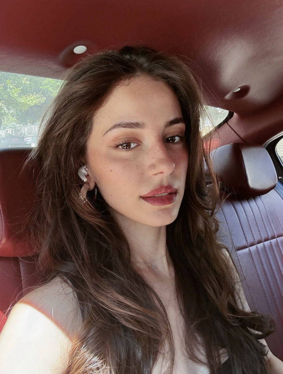 2xevS's tweet photo. جميلتيي💋 https://t.co/zlW8JowhGX