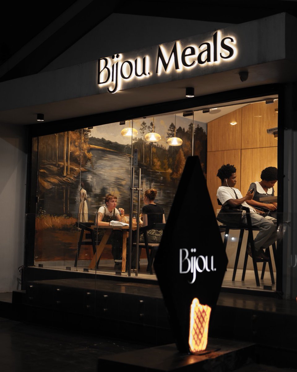 bijoucaffe's tweet photo. Nights under the bijou lights https://t.co/rElp35P8Yn