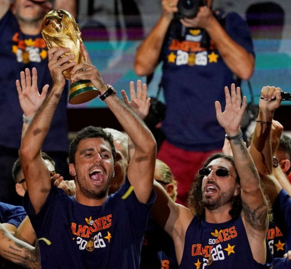 JesusMad13's tweet photo. 🚨🚨Rodri y Cucurella fichajes estratégicos del Real Madrid

Mejor jugador del mundo y mejor centrocampista del mundo

Mejor lateral izquierdo del mundo https://t.co/8J9FYAsHB2