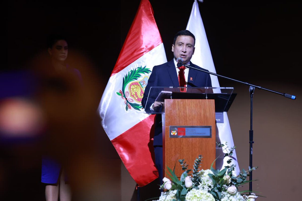 MinjusDH_Peru's tweet photo. #NotaInformativa 📄 | ¡200 años trabajando por la justicia y los derechos humanos! 🙌🏼 Hoy, el ministro Luis Jiménez Borra, lideró la ceremonia conmemorativa del Bicentenario del MINJUSDH. 
✅ En esta actividad, se destacó la labor en pro del ordenamiento jurídico, el acceso a la justicia y la defensa de los derechos de los más vulnerables. #MINJUSDH200Años