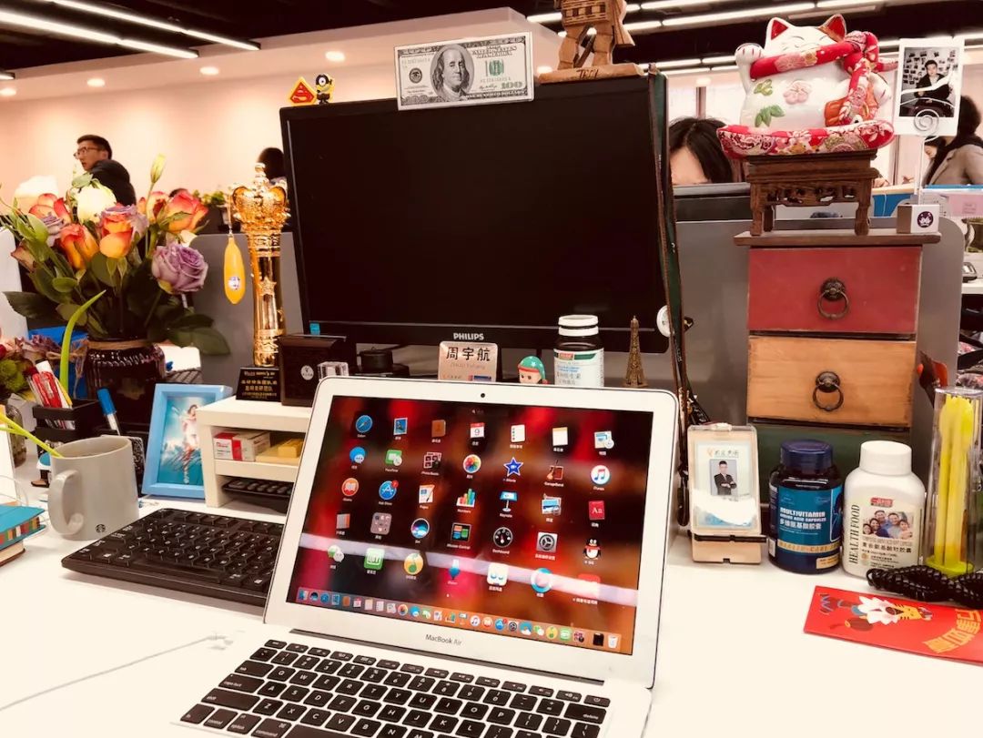Tylerhalsey1's tweet photo. [Just logged on to the break room Wi-Fi, found my favorite playlist, and ready to enjoy this 10-minute 'official work pause'  Who else is in the same vibe]， https://t.co/WU81vxyLEb