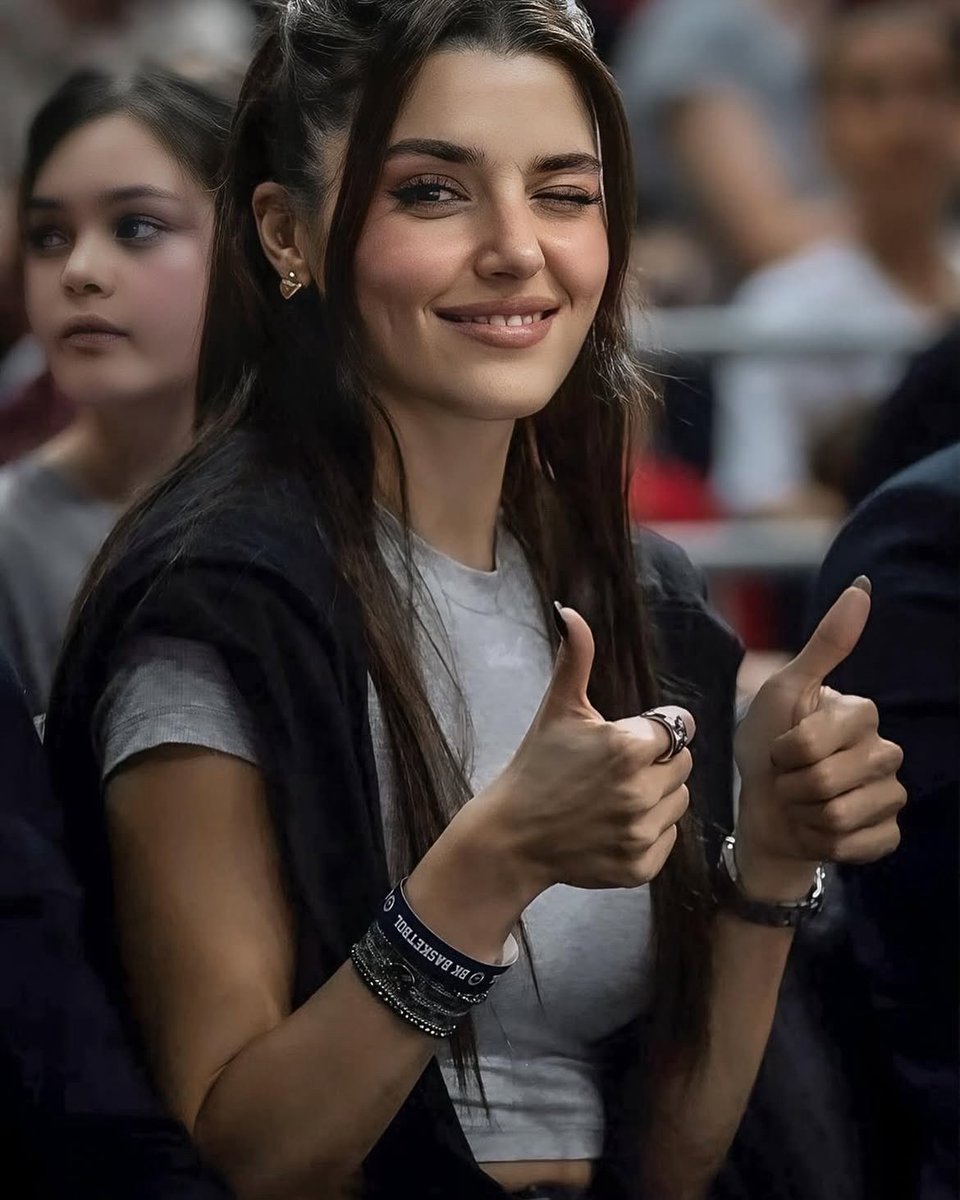 lengendsercel's tweet photo. 🤍😘 #edayildiz #edaser #latestvideo #edser #edabolat Kendisinin sanat eseri oluşundan habersiz🦋 📍𝐅𝐨𝐥𝐨𝐰 \ 𝐓𝐚𝐤𝐢𝐩 @handeercelresmi 𝐟𝐨𝐫 𝐦𝐨𝐫𝐞 》@handemiyy #handeercel#burakdeniz#bambaşkabiri#leyken#leylagediz #kerembürsin#sençalkapımı #pokucajnamojavrata https://t.co/yrn3wH0ilA