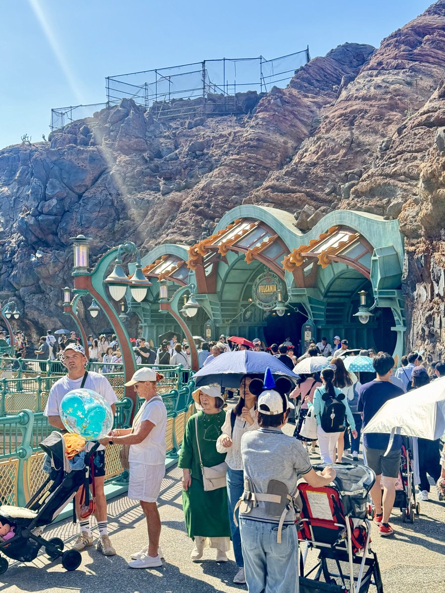 ___Debonair's tweet photo. “It’s a small world after all”

📍DisneySea, Tokyo https://t.co/IuFrhj4gXl