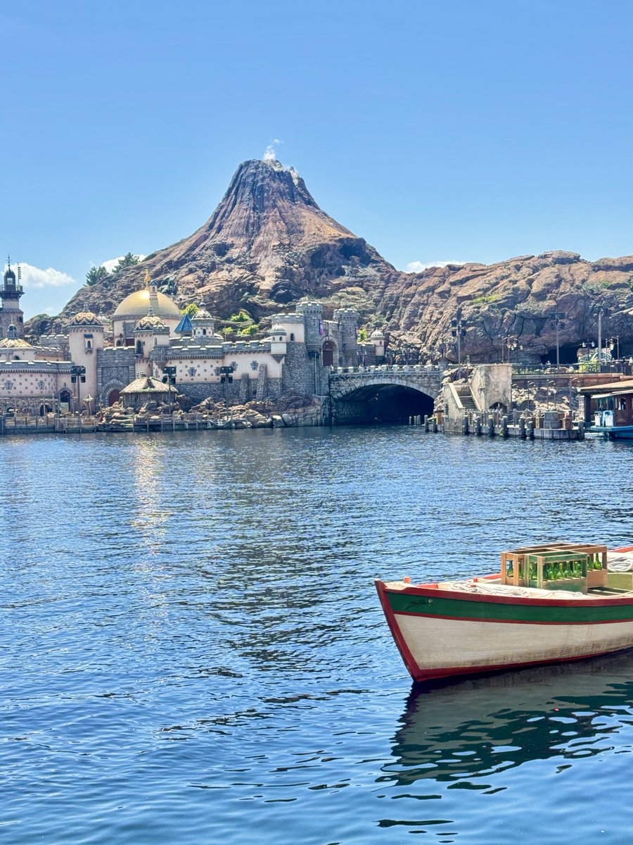 ___Debonair's tweet photo. “It’s a small world after all”

📍DisneySea, Tokyo https://t.co/IuFrhj4gXl