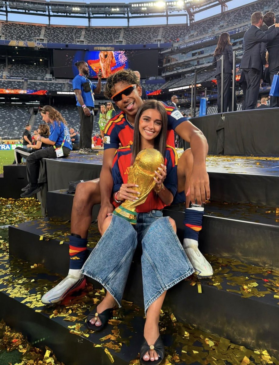 footballuniverX's tweet photo. - you have 1500 followers
- you've locked down your 10/10 girl
- you spent 5 years together 
- But Lamine Yamal want your girl
- she dumps you in 2 weeks for Lamine Yamal
- he took her to the World Cup 
- she got pregnant for him 

Competition was unfair. https://t.co/IRn1I9M88S